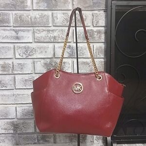 Michael Kors Jet Set Travel Large Chain Shoulder Tote – Cherry Red Leather